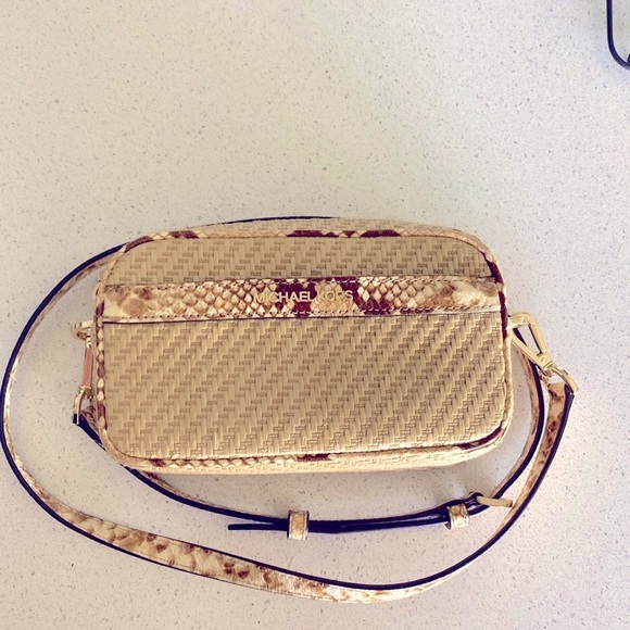 Michael Kors NWOT Straw Kenly Camera Cross Body Bag w/ Python trim - Picture 2 of 11